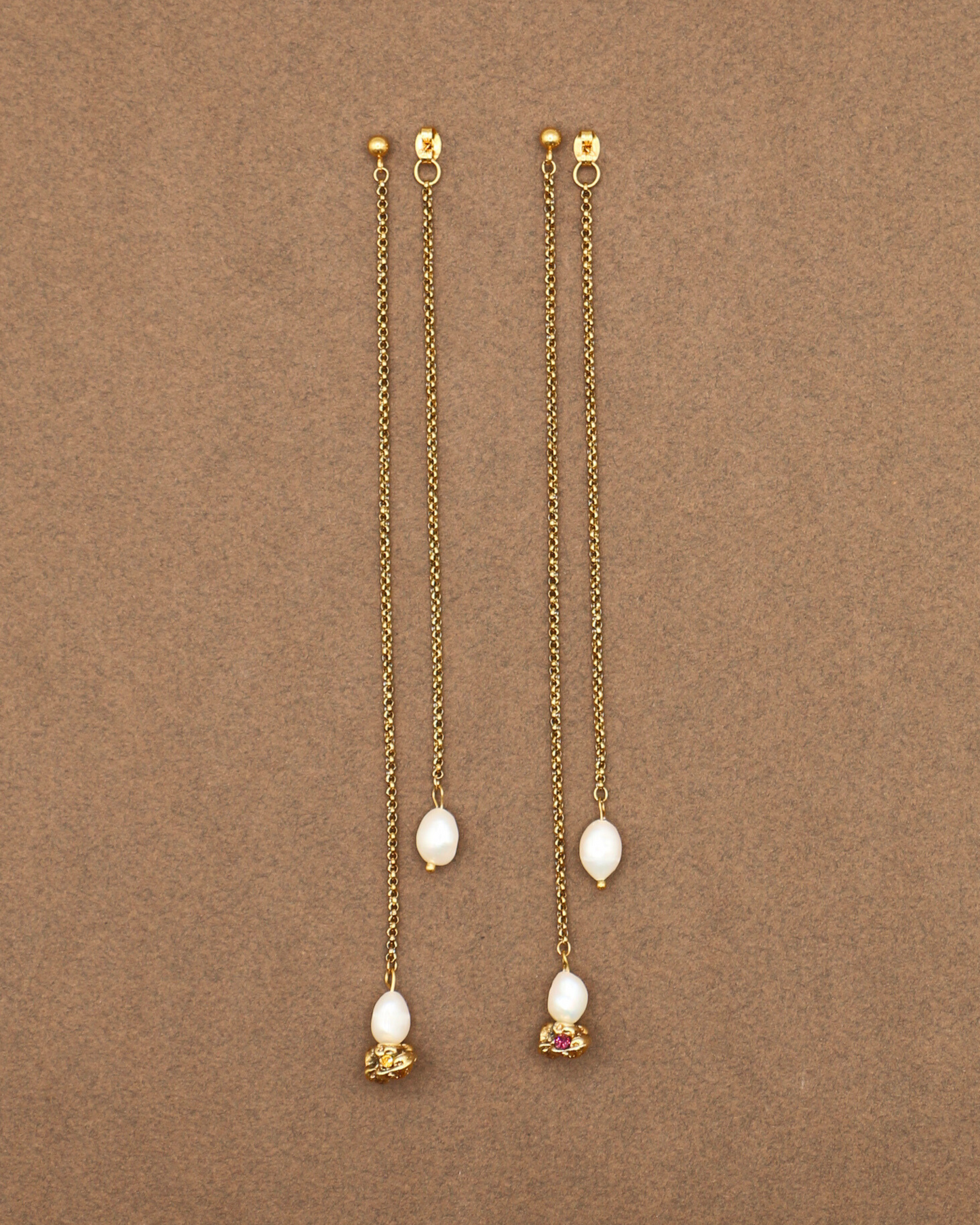 BOUCLES D'OREILLES PERLÉES - DORÉ/CRISTAUX COLORÉS