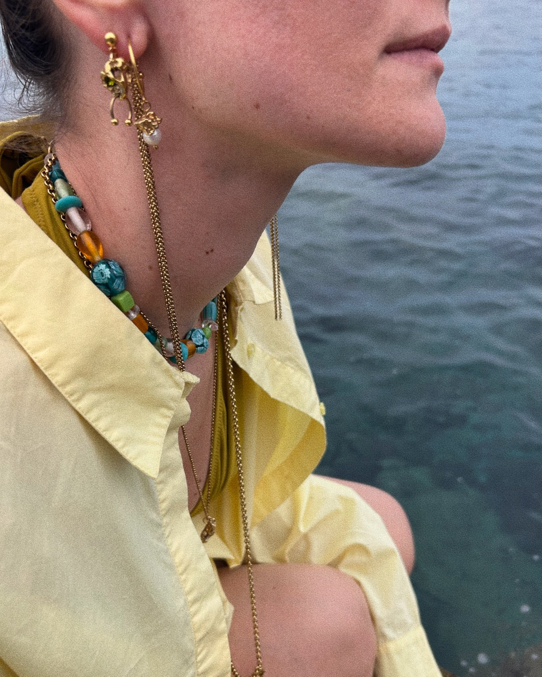 BOUCLES D'OREILLES IRIDES - DORÉ/CRISTAUX COLORÉS